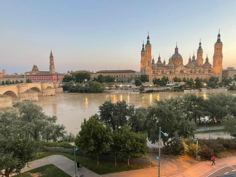 Apartamento Con Vistas Al Pilar Con Aparcamiento Privado Zaragoza Exterior foto